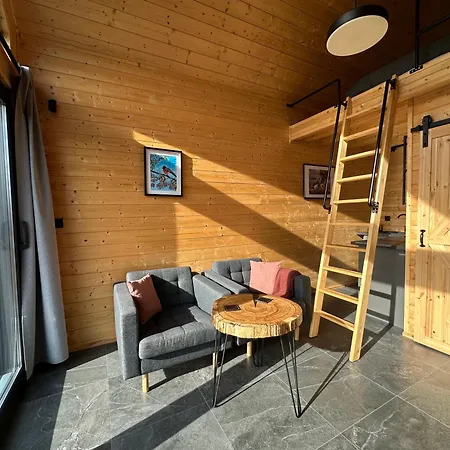 Jarzebinowe Wzgorze Nyaraló Grzedy (Walbrzych)